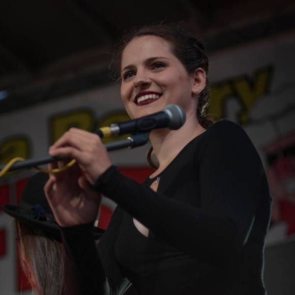 Meet your Posher, Caitlin - Picture 1 of 1